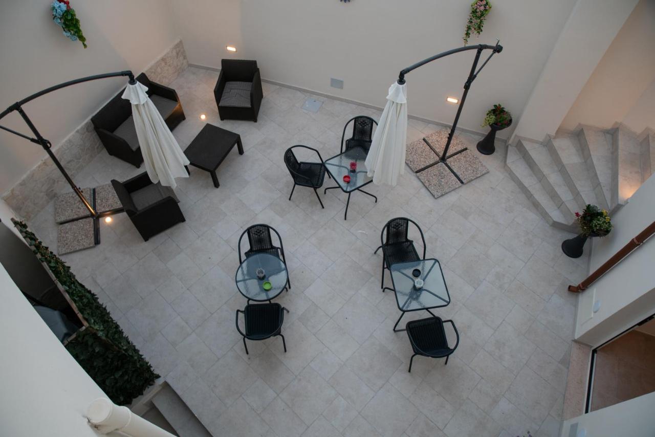 Ferienwohnung Camera Doppia Letti Singoli Senza Finestra Dimora Guerrieri Brindisi Exterior foto