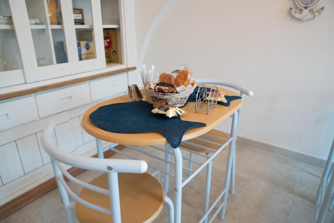 Ferienwohnung Camera Doppia Letti Singoli Senza Finestra Dimora Guerrieri Brindisi Exterior foto